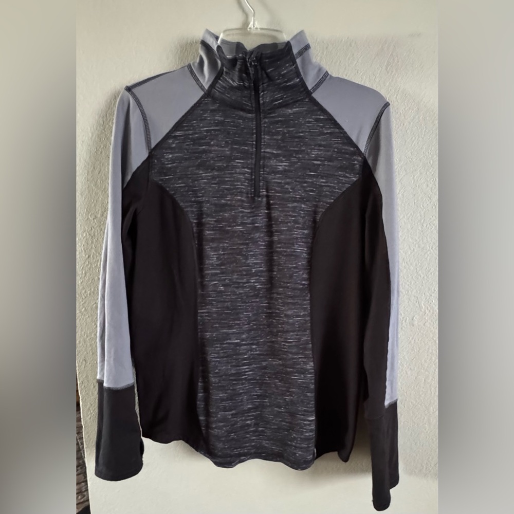 Active Life Women's Gray And Black Long Sleeve Pullover Size Medium 3/4 Zip